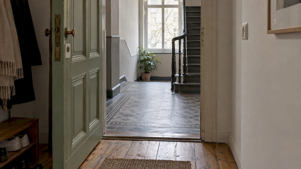 Übergang von der Wohnung zum gemeinschaftlichen Hausflur